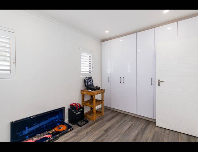 3 BEDROOM FREEHOLD FOR SALE IN SANDOWN